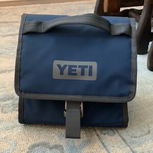 Yeti Daytrip- navy